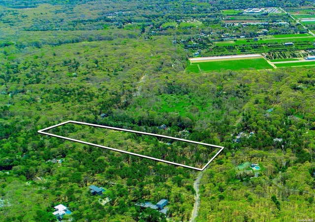 Photo 1 of Sale Pending at 199 Bull Path, East Hampton, NY 11937 | MLS# L3477452 | Listing updated on 2024-12-11