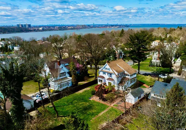 Photo 1 of Single family home for sale at 26 Cherry St, Little Neck, NY 11363 | MLS# L3482349 | Listing updated on 2026-09-13