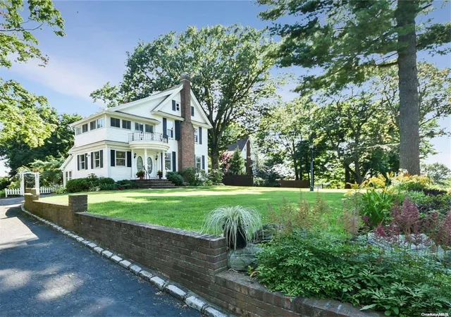 Photo 3 of Single family home for sale at 26 Cherry St, Little Neck, NY 11363 | MLS# L3482349 | Listing updated on 2026-09-13