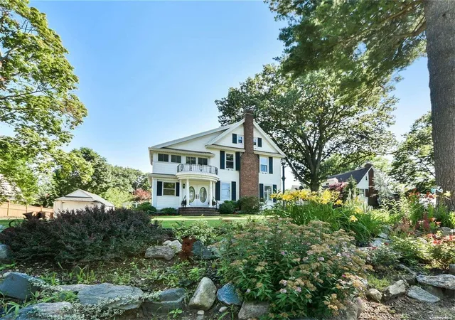 Photo 4 of Single family home for sale at 26 Cherry St, Little Neck, NY 11363 | MLS# L3482349 | Listing updated on 2026-09-13