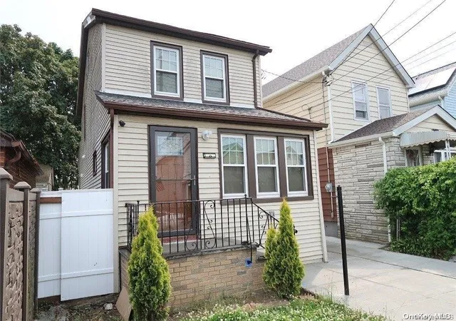 Photo 3 of Sale Pending at 221 36 107th Ave, Queens Village, NY 11429 | MLS# L3484256 | Listing updated on 2024-12-11