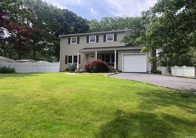 1st image of 52 W Woodside Ave, Patchogue, NY 11772 | MLS# L3485214