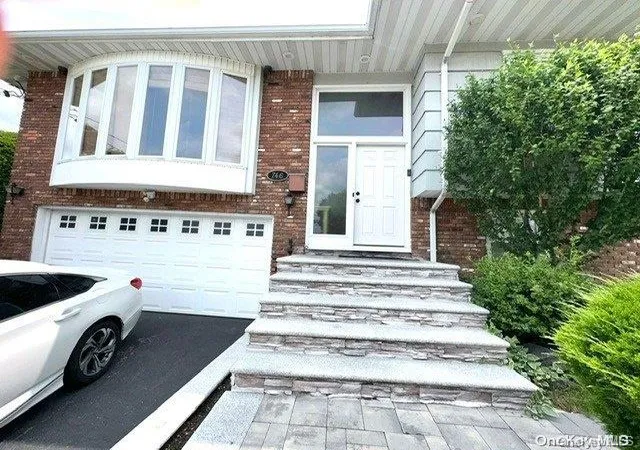 3rd image of 746 Vivian Ct #1, Hempstead, NY 11510 | MLS# L3486728