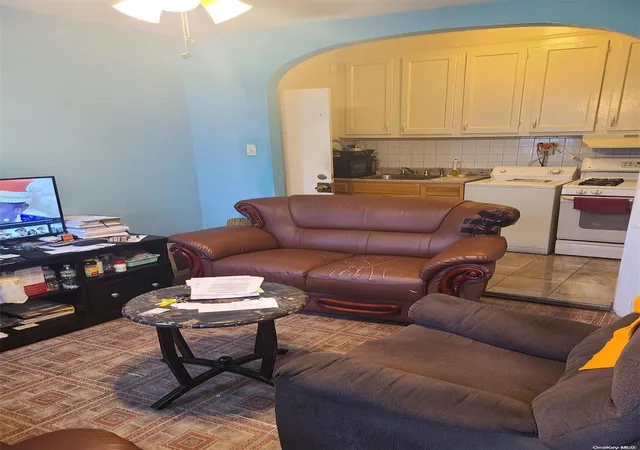 Photo 3 of Sale Pending at 385 Amboy St, Brooklyn, NY 11212 | MLS# L3492802 | Listing updated on 2024-12-04