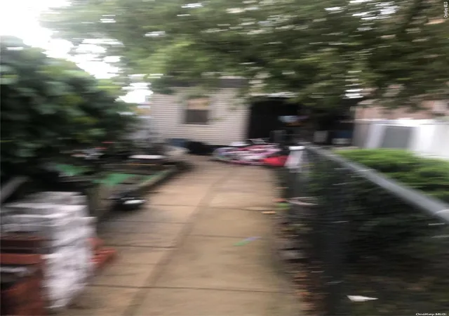 Photo 4 of Sale Pending at 188-14 Woodhull Ave, Hollis, NY 11423 | MLS# L3494021 | Listing updated on 2024-12-11