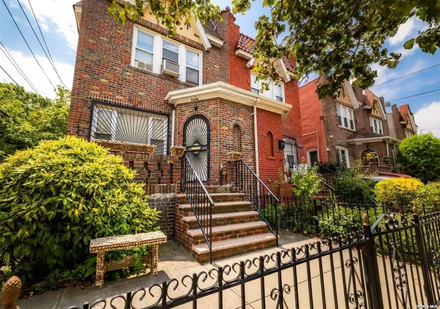 Photo 4 of Sale Pending at 3524 Avenue M, Brooklyn, NY 11234 | MLS# L3494407 | Listing updated on 2025-12-16