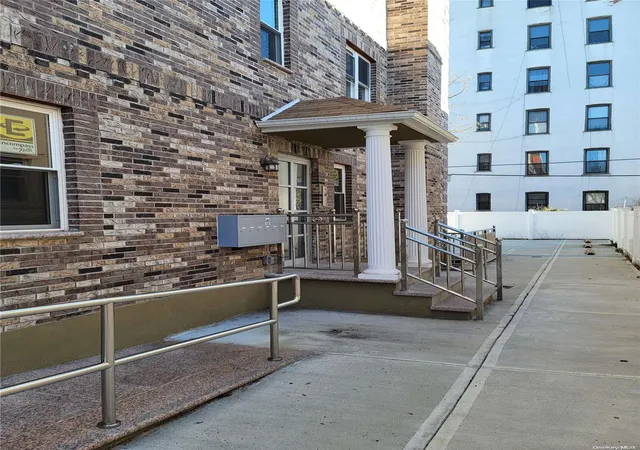 Photo 2 of Sale Pending at 121 Bay 26th St #2B, Brooklyn, NY 11214 | MLS# L3495020 | Listing updated on 2024-12-11