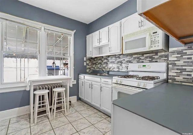 Photo 1 of Sale Pending at 127 15 102 Ave, South Richmond Hill, NY 11419 | MLS# L3495266 | Listing updated on 2024-12-12