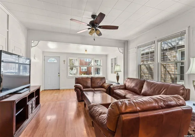 Photo 2 of Sale Pending at 127 15 102 Ave, South Richmond Hill, NY 11419 | MLS# L3495266 | Listing updated on 2024-12-12
