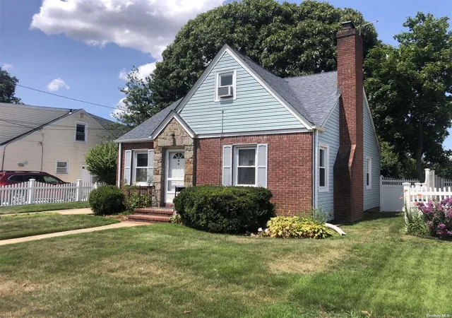 3rd image of 815 Grand Terrace Ave, Hempstead, NY 11510 | MLS# L3495379