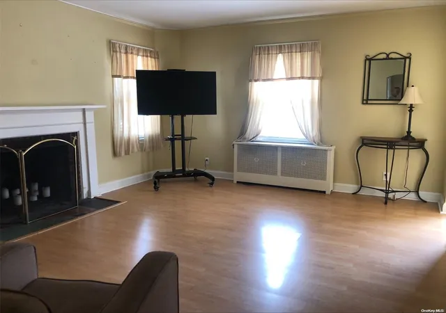 4th image of 815 Grand Terrace Ave, Hempstead, NY 11510 | MLS# L3495379