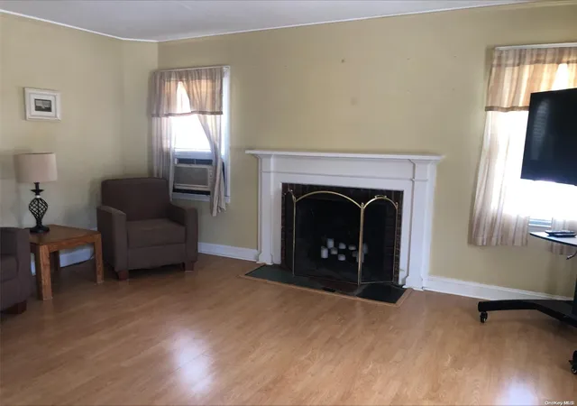 5th image of 815 Grand Terrace Ave, Hempstead, NY 11510 | MLS# L3495379