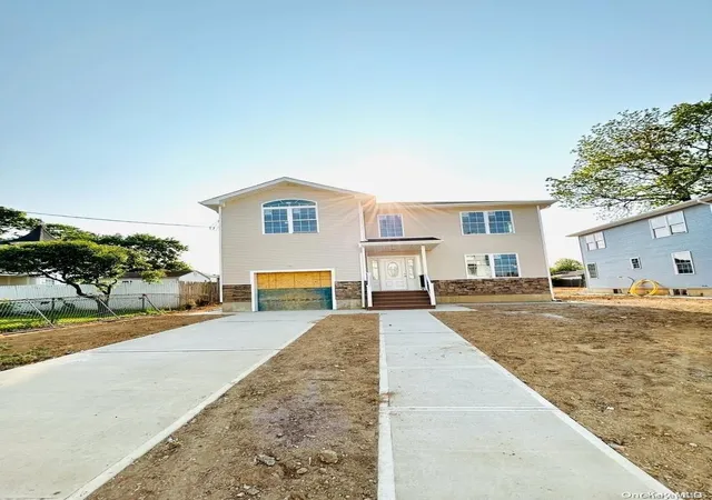 Photo 1 of Sale Pending at 98 N Columbus Ave, Freeport, NY 11520 | MLS# L3499553 | Listing updated on 2024-12-03
