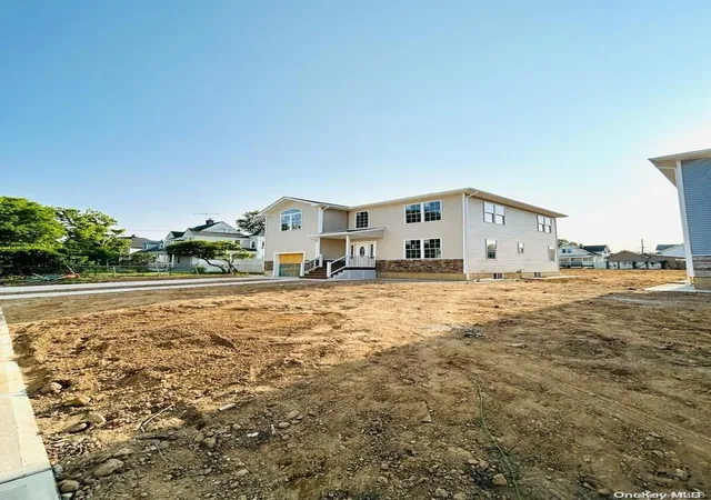 Photo 2 of Sale Pending at 98 N Columbus Ave, Freeport, NY 11520 | MLS# L3499553 | Listing updated on 2024-12-03