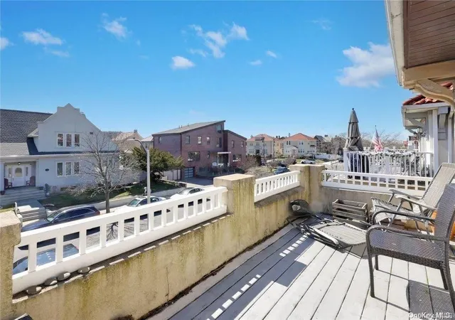 5th image of 61 W Walnut St, Long Beach, NY 11561 | MLS# L3500512