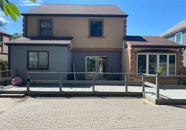 Photo 3 of Sale Pending at 78 47 222 St, Oakland Gardens, NY 11364 | MLS# L3501978 | Listing updated on 2024-12-11