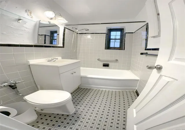5th image of 102-55 67Th Rd #2x, Forest Hills, NY 11375 | MLS# L3502373