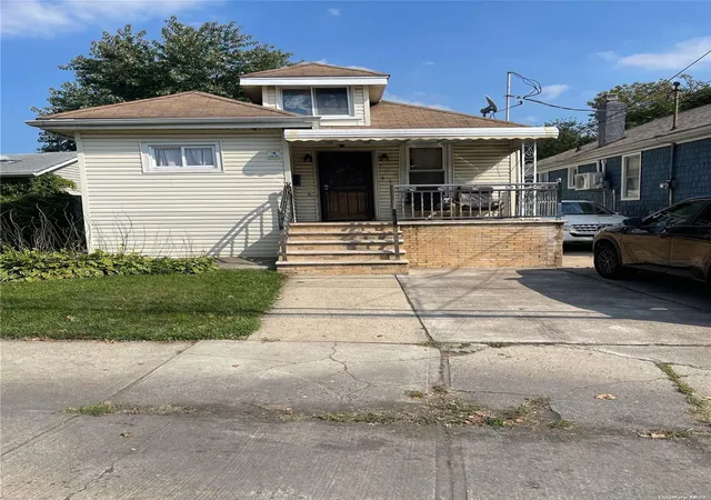 2nd image of 132 11 Centreville St, Ozone Park, NY 11417 | MLS# L3502438