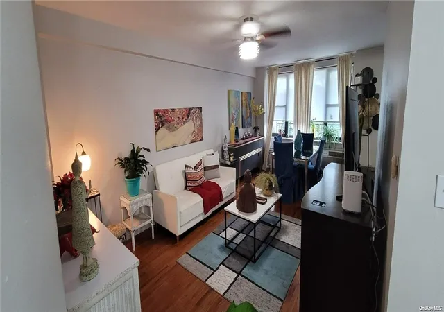 3rd image of 55 S Bergin Pl #3F, Hempstead, NY 11520 | MLS# L3502496