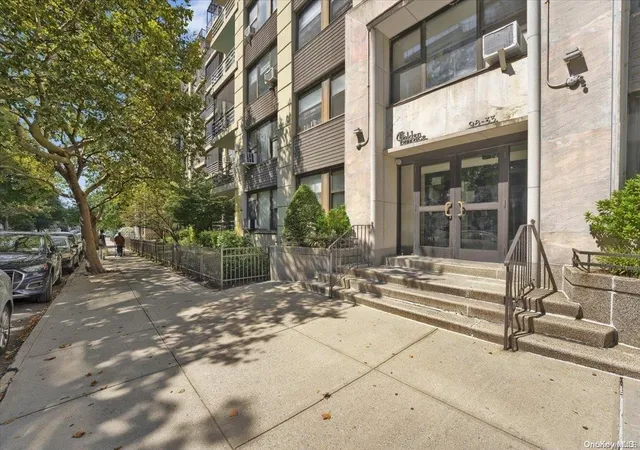 2nd image of 98 33 64th Ave #4f, Rego Park, NY 11374 | MLS# L3504965