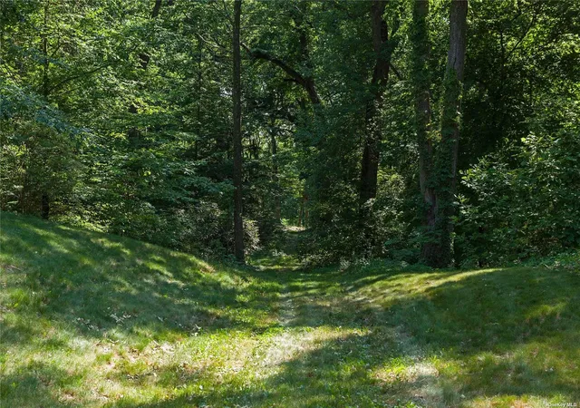 Photo 2 of Land for sale at 11 Spring Hill Ln, Old Westbury, NY 11568 | MLS# L3507432 | Listing updated on 2026-01-26