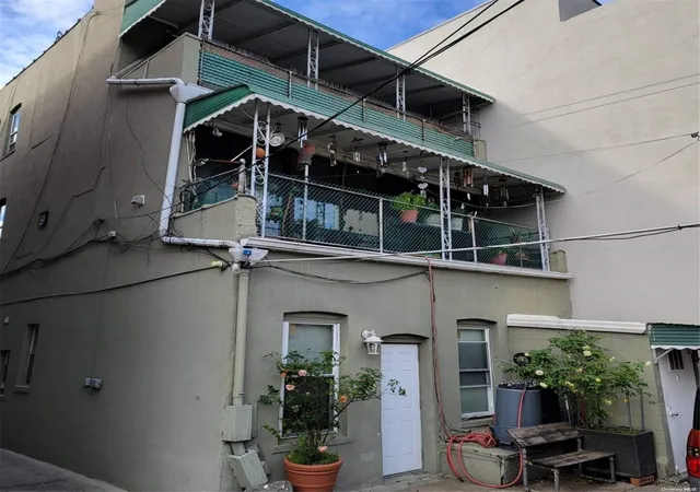 Photo 3 of Sale Pending at 34 33 9 St, Astoria, NY 11106 | MLS# L3507859 | Listing updated on 2024-12-04