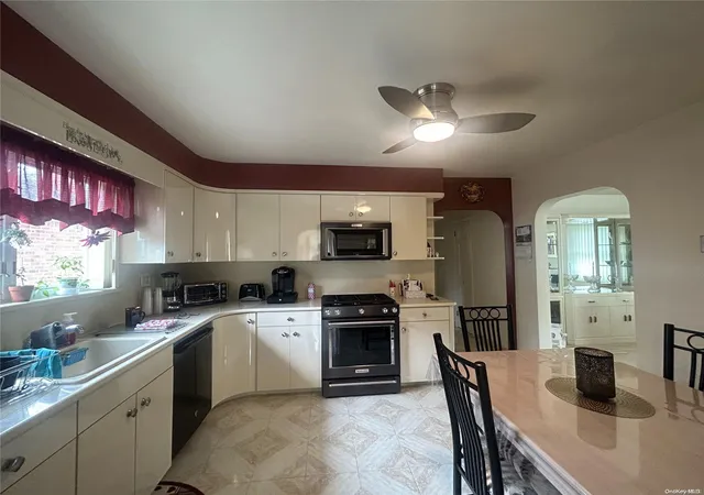 Photo 2 of Sale Pending at 28 14 157th St, Flushing, NY 11354 | MLS# L3508271 | Listing updated on 2024-12-11
