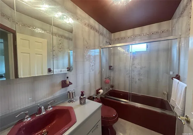 Photo 4 of Sale Pending at 28-14 157Th St, Flushing, NY 11354 | MLS# L3508271 | Listing updated on 2024-12-11