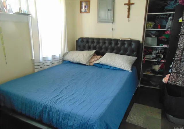 Photo 3 of Sale Pending at 42-87 Hampton St, Elmhurst, NY 11373 | MLS# L3508488 | Listing updated on 2024-12-11