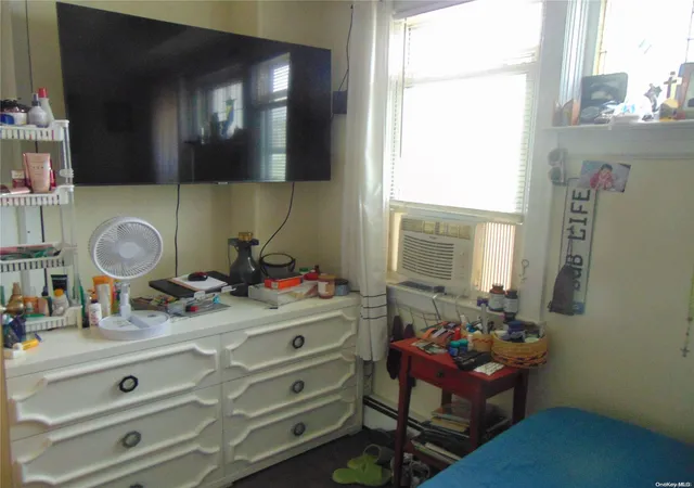 Photo 4 of Sale Pending at 42-87 Hampton St, Elmhurst, NY 11373 | MLS# L3508488 | Listing updated on 2024-12-11
