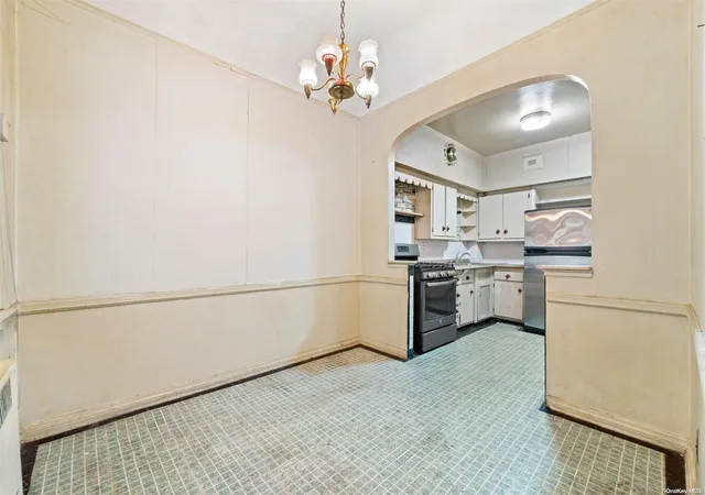 Photo 4 of Sale Pending at 61 E 54Th St, Brooklyn, NY 11203 | MLS# L3509378 | Listing updated on 2024-12-12