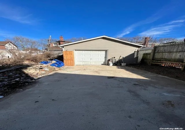 3rd image of 129-13 135Th Pl, South Ozone Park, NY 11420 | MLS# L3512295
