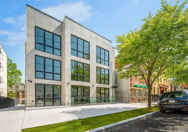 Photo 3 of Sale Pending at 22 19 33rd St #4B, New York, NY 10001 | MLS# L3513862 | Listing updated on 2025-01-02