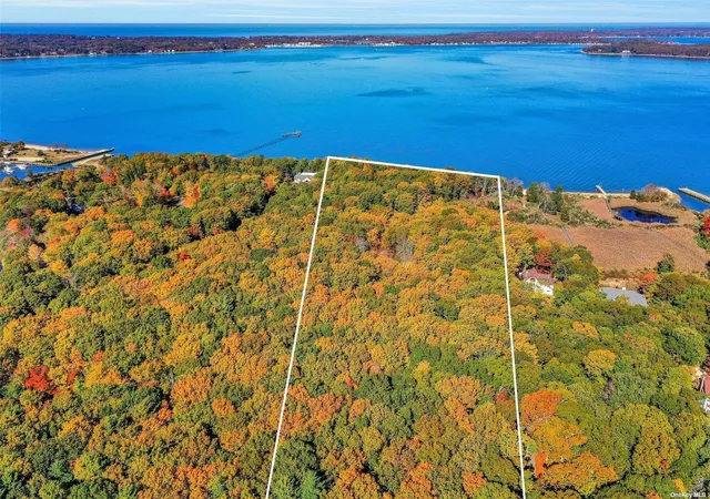 Photo 4 of Sale Pending at 11535 N Bayview Rd, Southold, NY 11971 | MLS# L3514107 | Listing updated on 2026-05-22