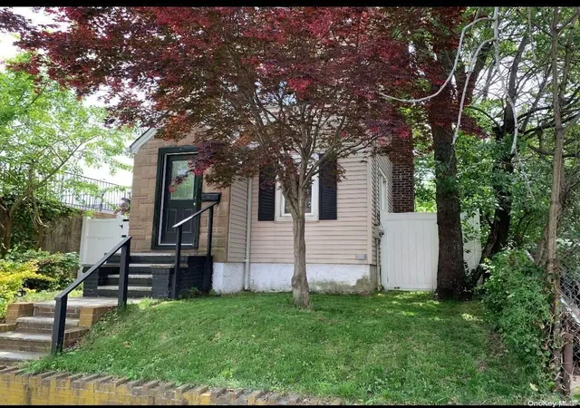 Photo 1 of Sale Pending at 76 22 57th Rd, Middle Village, NY 11379 | MLS# L3514346 | Listing updated on 2024-12-11
