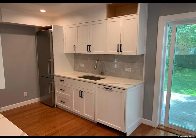 Photo 3 of Sale Pending at 76 22 57th Rd, Middle Village, NY 11379 | MLS# L3514346 | Listing updated on 2024-12-11