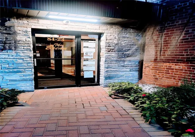 3rd image of 8423 Manton St, New York, NY 11435