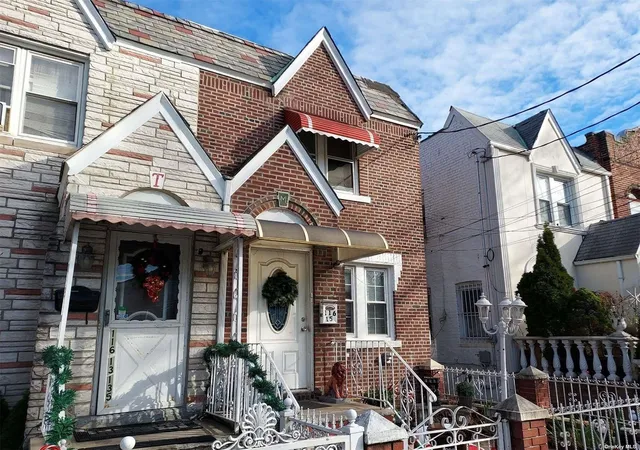 1st image of 116 15 135th St, South Ozone Park, NY 11420 | MLS# L3522398