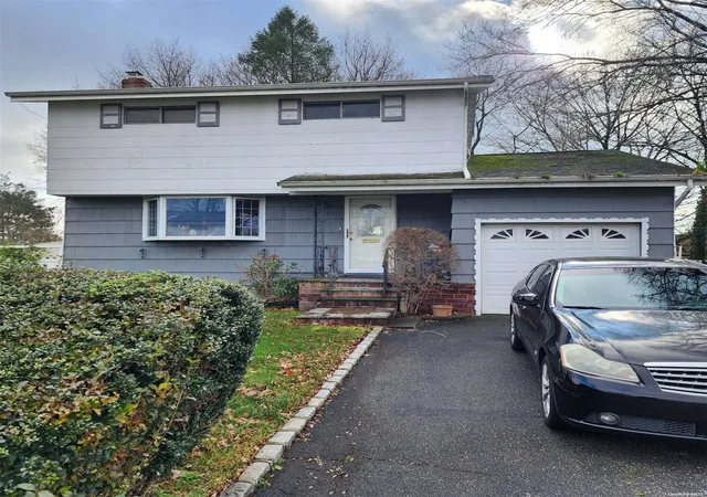1st image of 322 Barleau St, Brentwood, NY 11717 | MLS# L3522775