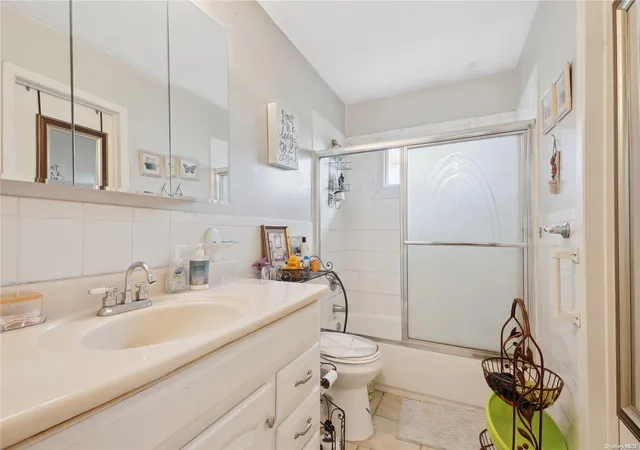 4th image of 400 North Columbus A, Hempstead, NY 11520 | MLS# L3523419