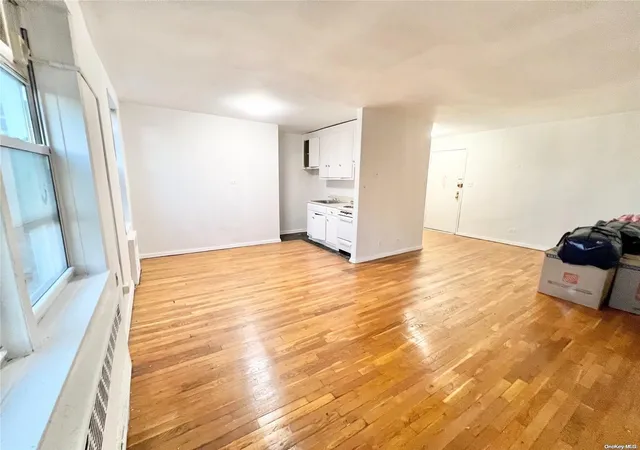 Photo 2 of Sale Pending at 42 40 Bowne St #6F, Flushing, NY 11355 | MLS# L3523817 | Listing updated on 2024-12-06