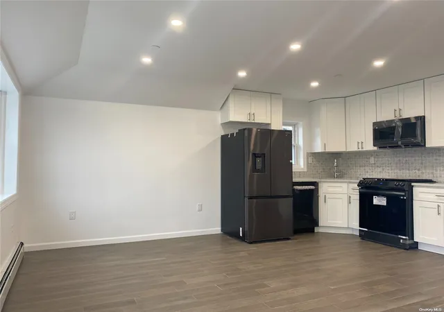 Photo 3 of Sale Pending at 99-10 218 St, Queens Village, NY 11429 | MLS# L3524735 | Listing updated on 2024-12-04