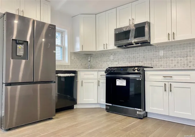Photo 4 of Sale Pending at 99-10 218 St, Queens Village, NY 11429 | MLS# L3524735 | Listing updated on 2024-12-04