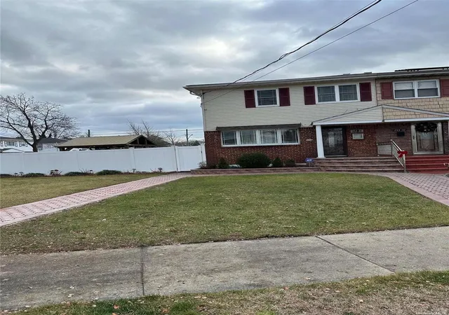 Photo 1 of Sale Pending at 253 22 147 Avenue, Rosedale, NY 11422 | MLS# L3525286 | Listing updated on 2024-12-03