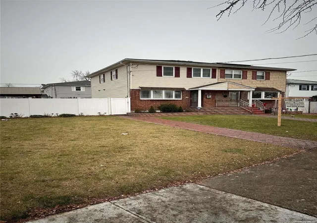 Photo 2 of Sale Pending at 253 22 147 Avenue, Rosedale, NY 11422 | MLS# L3525286 | Listing updated on 2024-12-03