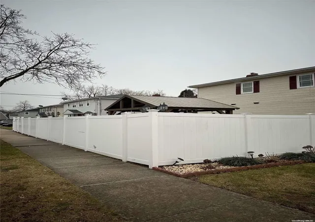 Photo 3 of Sale Pending at 253 22 147 Avenue, Rosedale, NY 11422 | MLS# L3525286 | Listing updated on 2024-12-03