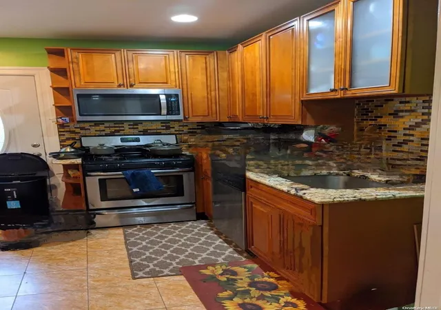 2nd image of 110 22 207th St, Queens Village, NY 11429 | MLS# L3525423