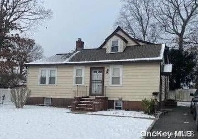 1st image of 25 Bainbridge St, Hempstead, NY 11575 | MLS# L3527854