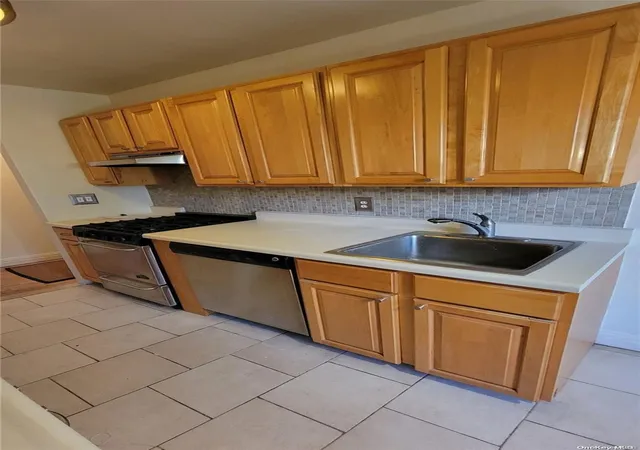 Photo 3 of Sale Pending at 3015 Hobart St #4F, Woodside, NY 11377 | MLS# L3528530 | Listing updated on 2024-12-03