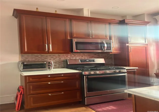 Photo 3 of Sale Pending at 514 Monroe St, Brooklyn, NY 11221 | MLS# L3529602 | Listing updated on 2024-12-04